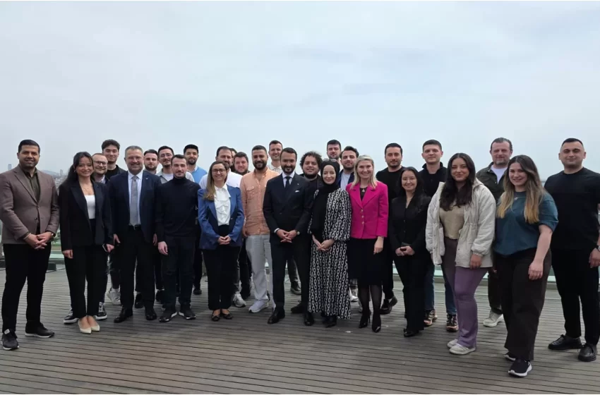  AXA’nın global liderleri Gelecek Fakültesi’nde genç sigortacılarla buluştu