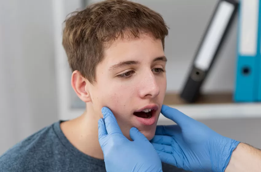  Masum görünen alışkanlıklar çocuklarda çene eklemini tehdit ediyor