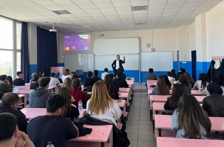  Hepiyi Sigorta Genel Müdürü Şenol Ortaç üniversiteli gençlerle buluştu